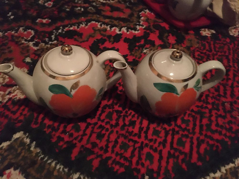 Фарфоровые чайники