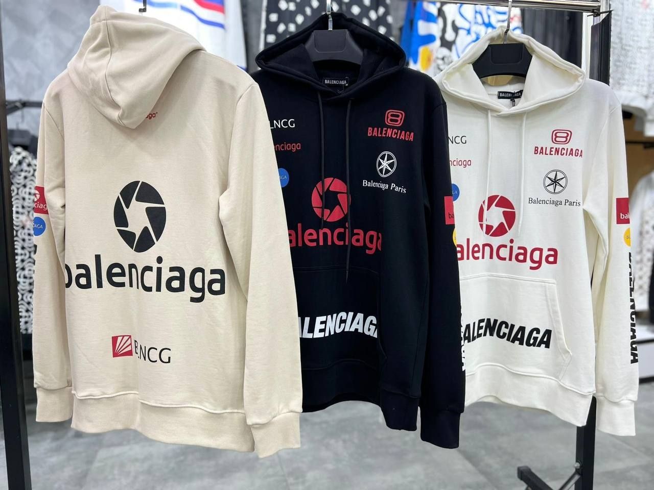 Balenciaga суичери в черно и бяло