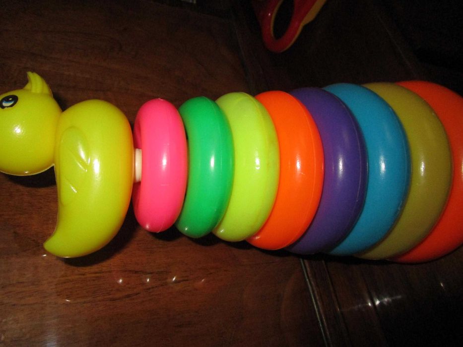 Дет. играчки-локомотивче+нанизанка пате.