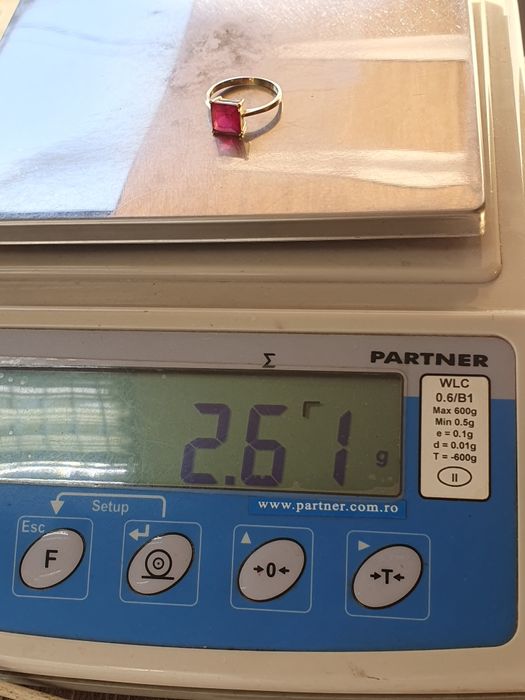 Inel din aur de 14K cu rubin – mărimea 57, gramaj 2,61 g