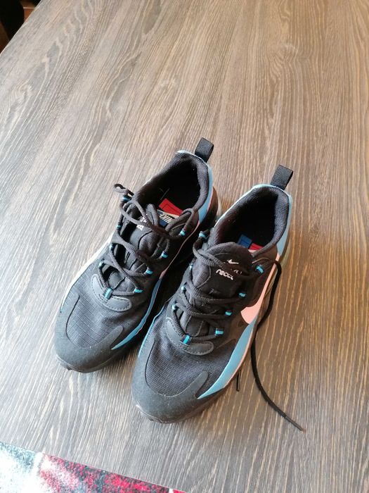 Adidasi dama Nike negri