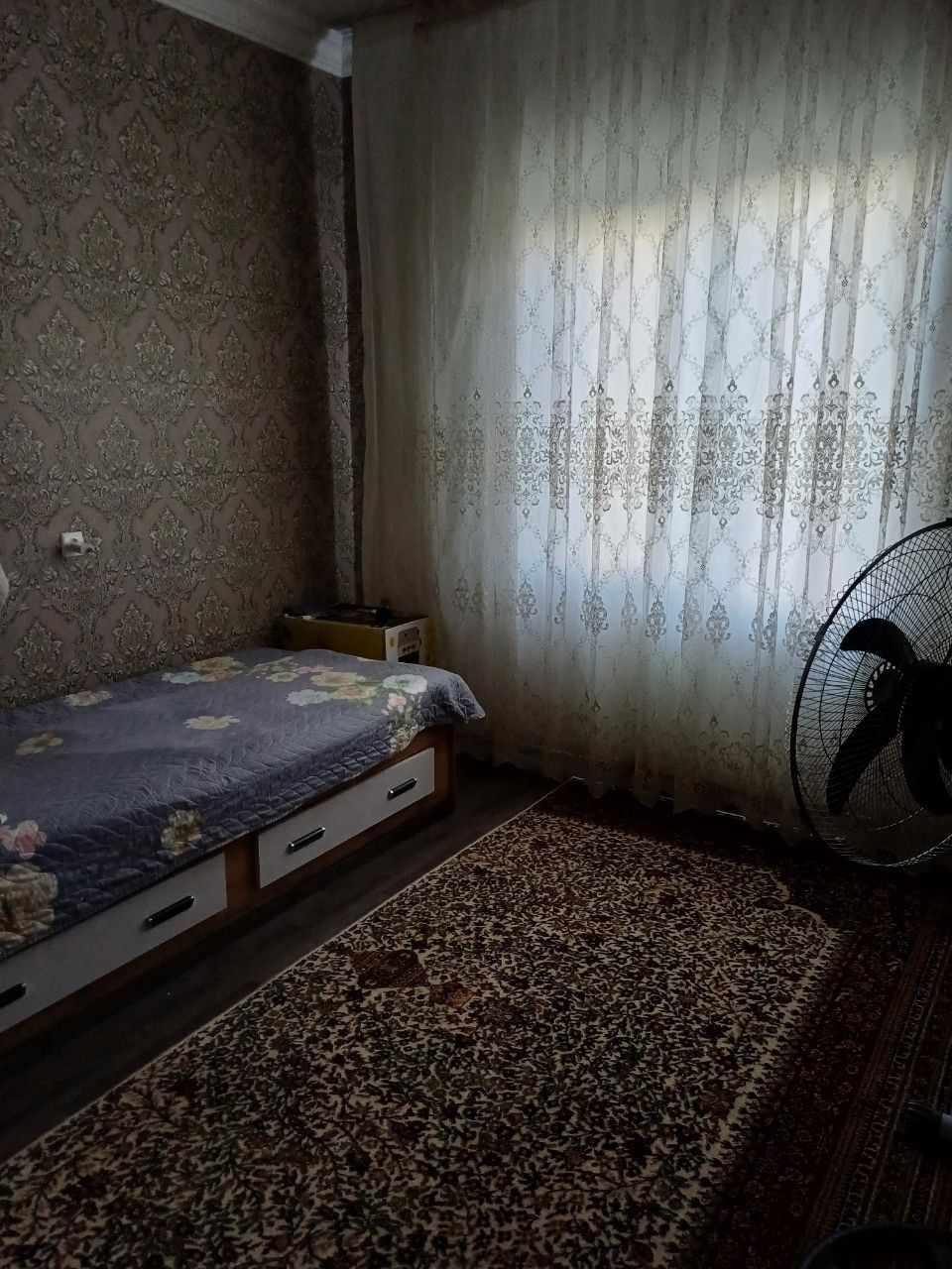 Продаётся квартира.
5 комнатная с ремонтом.
3 этаж.
Общая площадь 120
