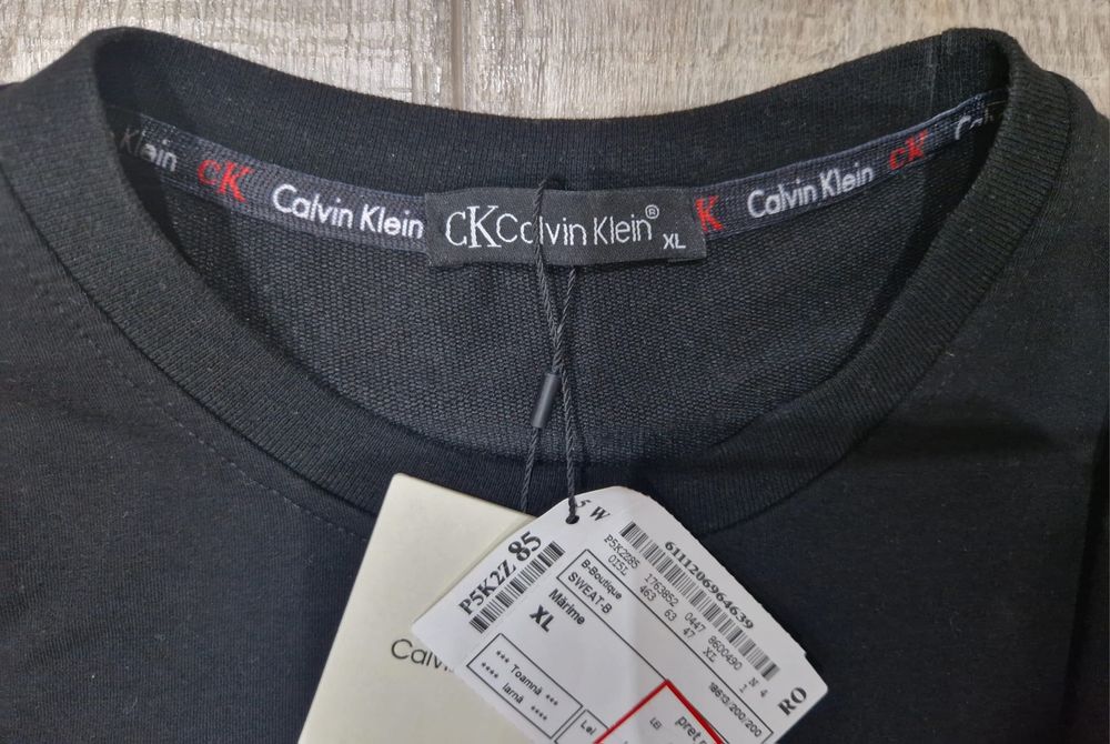 Preț Redus pentru un tricou toamnă-iarnă Calvin Klein