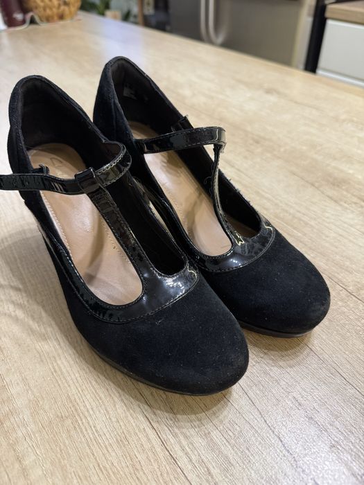 Черни затворени официални обувки Clarks 37 номер