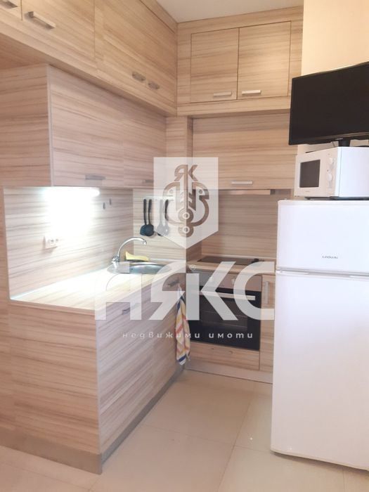 Дава се под наем Тристаен апартамент в София, Център - 100 кв.м за 816 € - Снимка #2