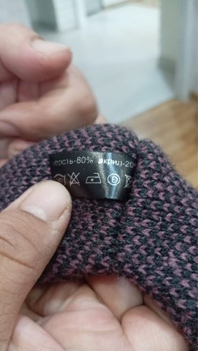 Продается б/у шапка с шарфом.Россия.