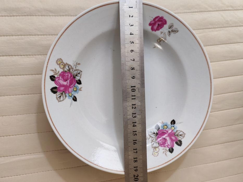 Столовый фарфоровый сервиз