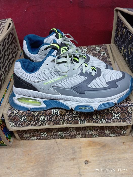 Кроссовки все фирма отдам не дорого