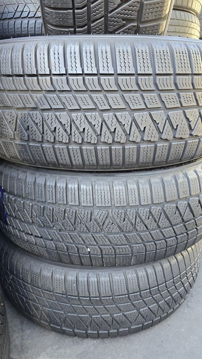 Set 4 anvelope iarnă Khumo 235/55/18 dot 2022