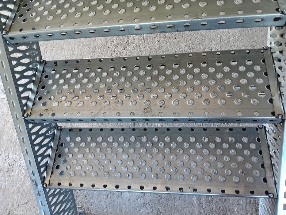 Scara metalica zincata din otel