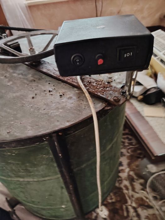 Центрофуга за мед
Електрическа е. 

Вземане от място с подх