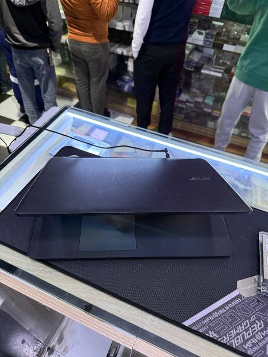 Notebook sotiladi Acer ES1 4 yadrlik