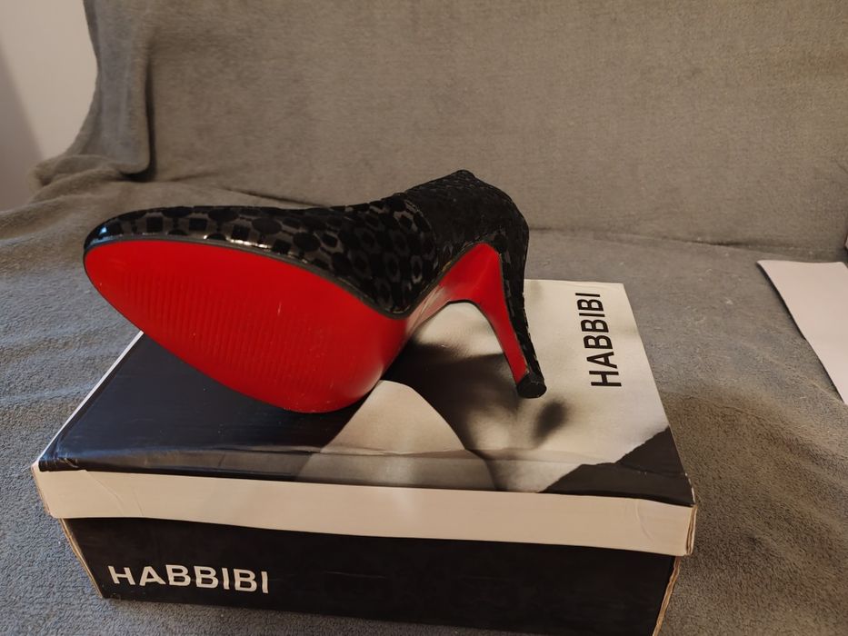 Vând pantofi eleganți