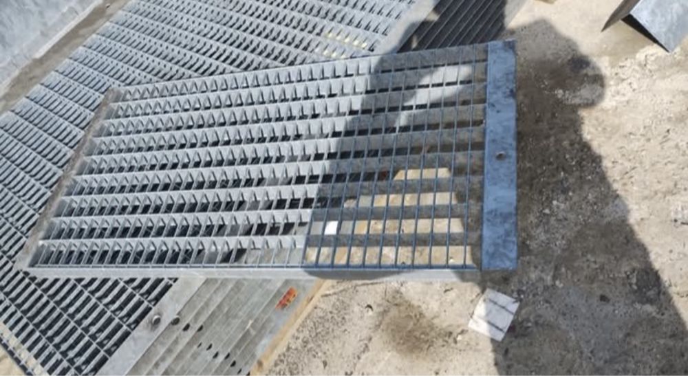 Trepte zincate gretare zincate