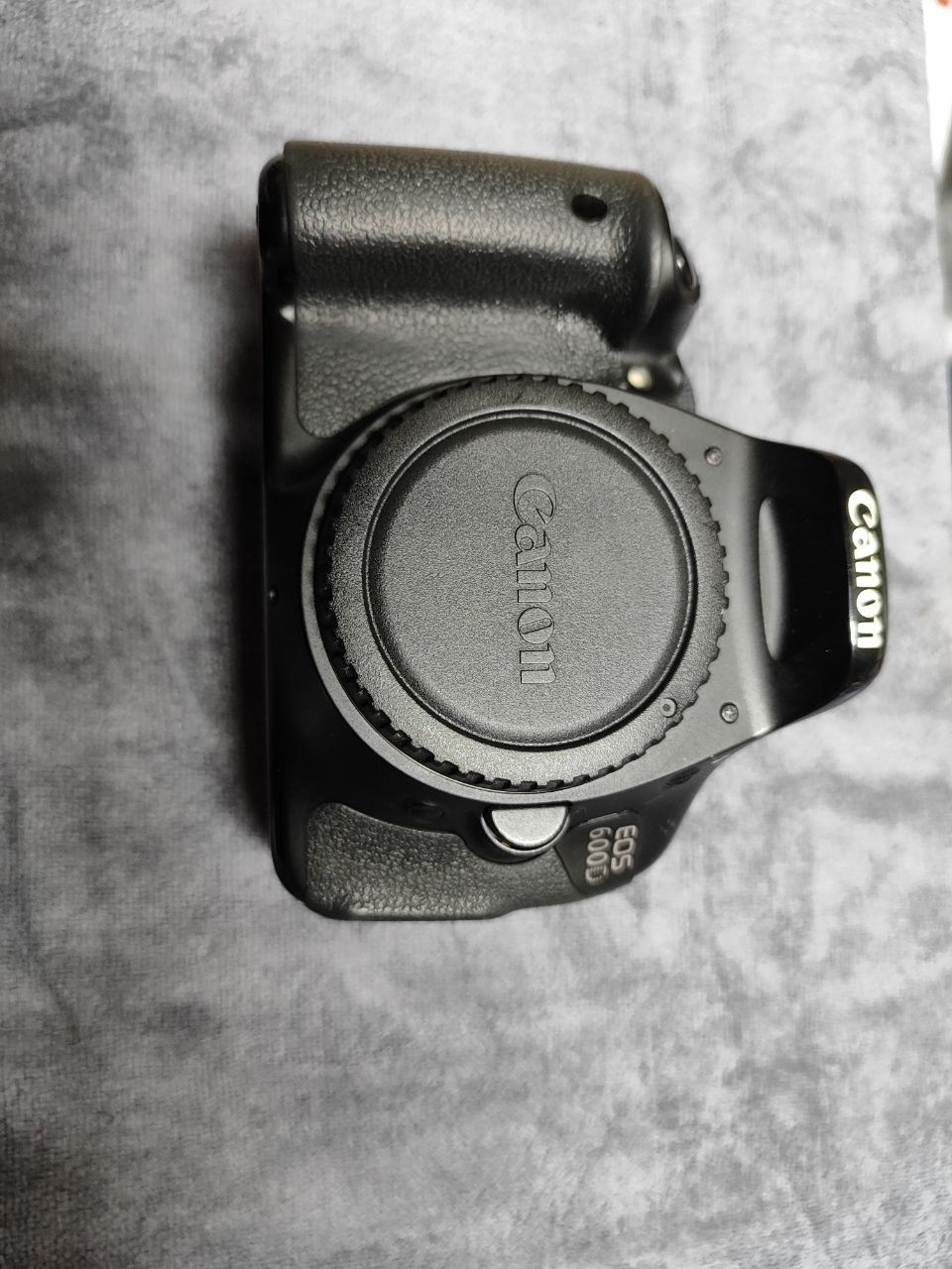 Canon 600D  тушка без ничего