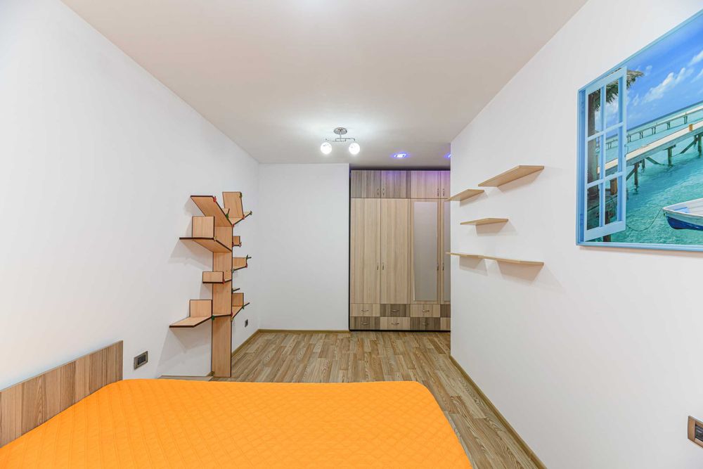VANZARE : Apartament 3 camere 82 m2, ISARAN + parcare + boxa