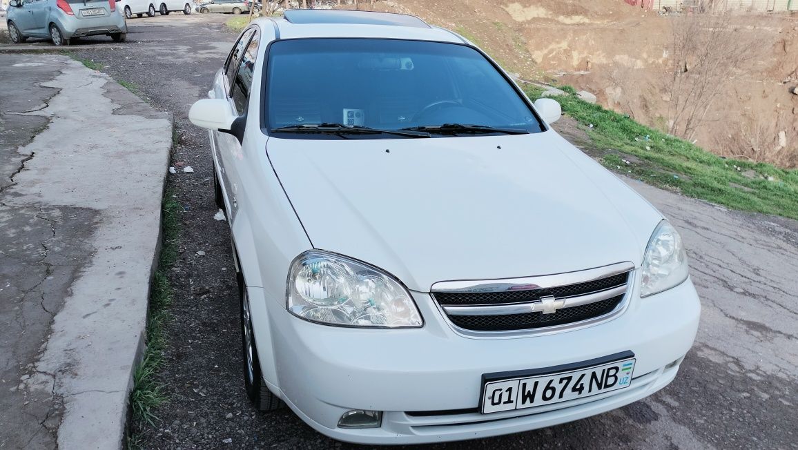 Lacetti sotiladi 3 pazitsa