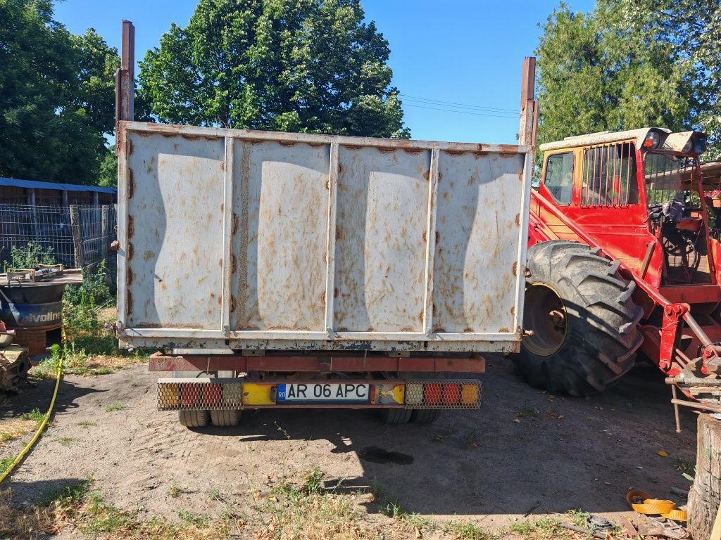 Vind Iveco basculabil pe 3 parti
