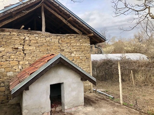 Парцел с плевня и оранжерия