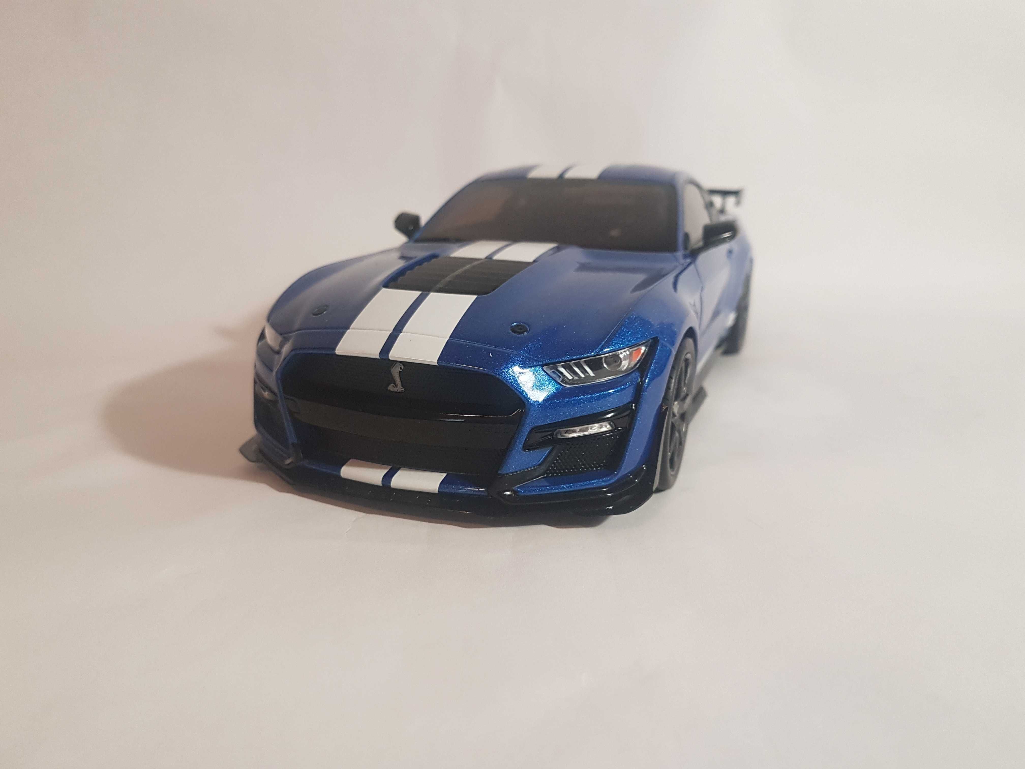 Macheta Ford Shelby Gt 500 scara 1/18