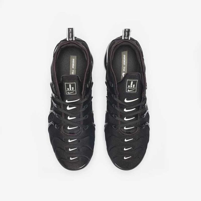 Nike Air VaporMax Plus Black and White / Outlet