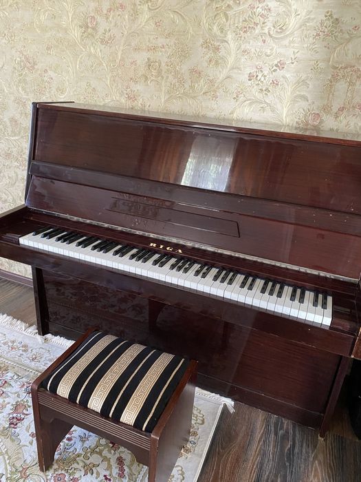 Фортепиано Рига с банкеткой