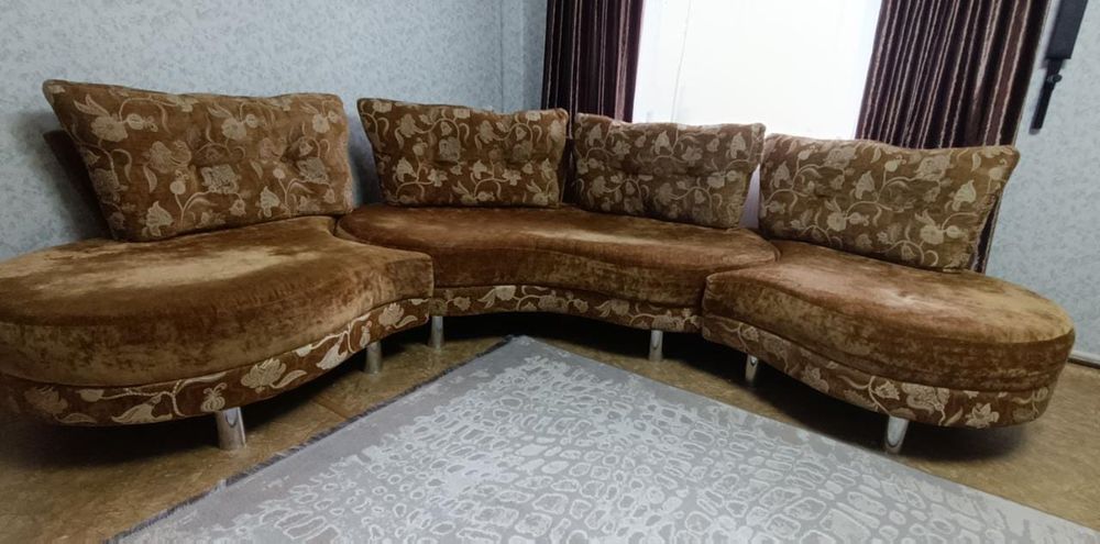 Продам диван в гостинную
