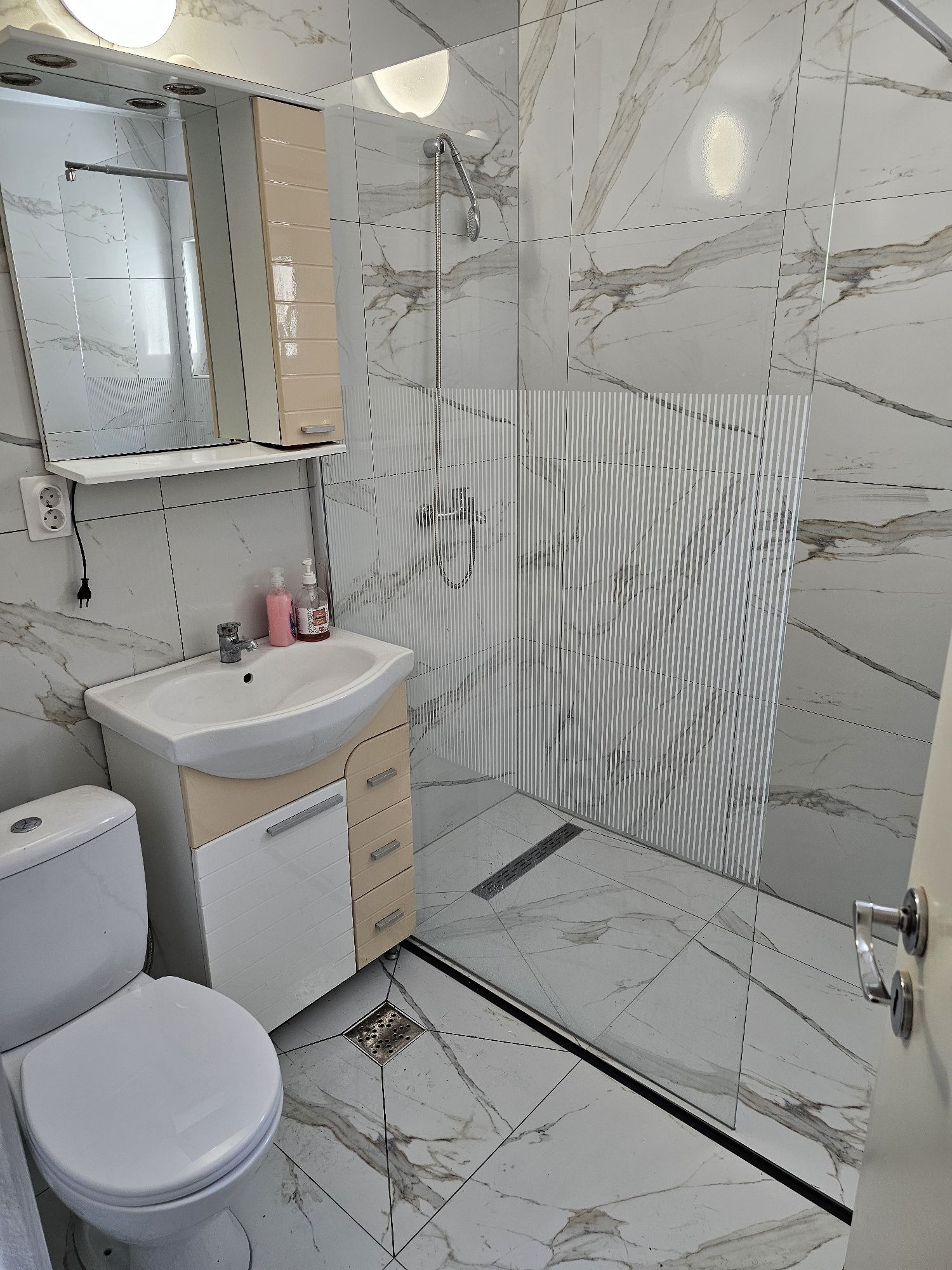 Inchiriez apartament 3 camere