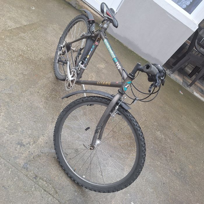 vând bicicleta  foarte bună