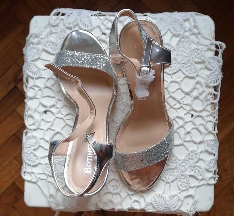 Sandale argintii noi