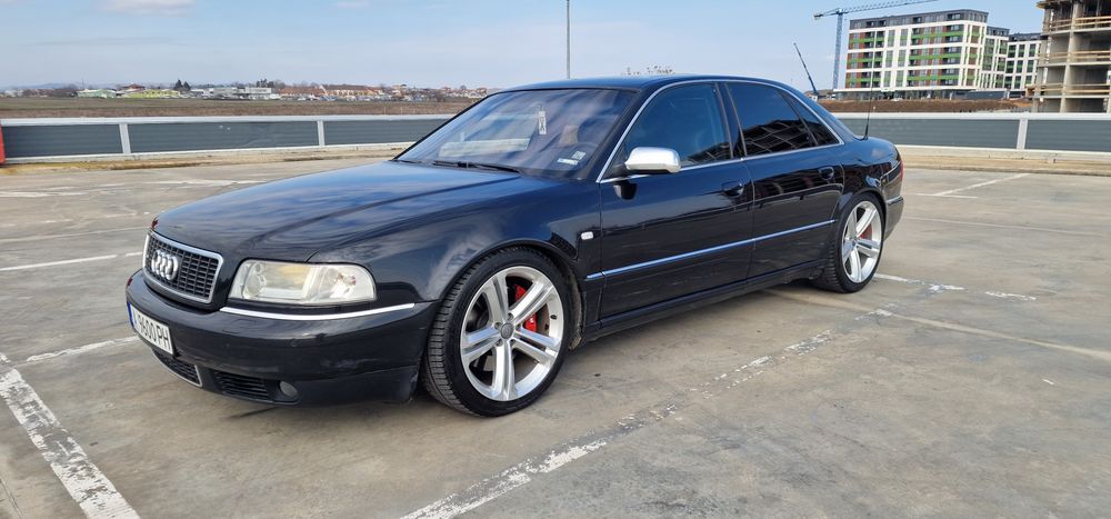 Audi s8 d2  2002
