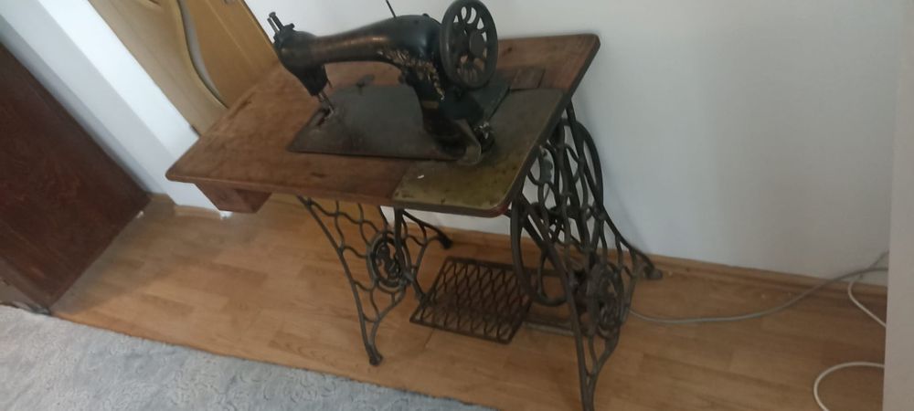 Vand mașină de cusut pentru piese și fier