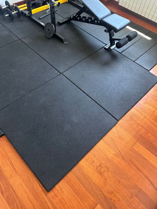 Pardoseala, placa de cauciuc Gymfloor Premium Extra fin 1000x1000x20mm