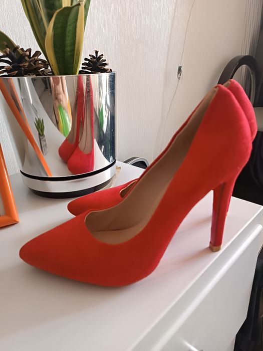 Босоножки фирма натуральная кожа 38р