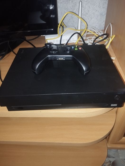 Xbox one x 1tb .