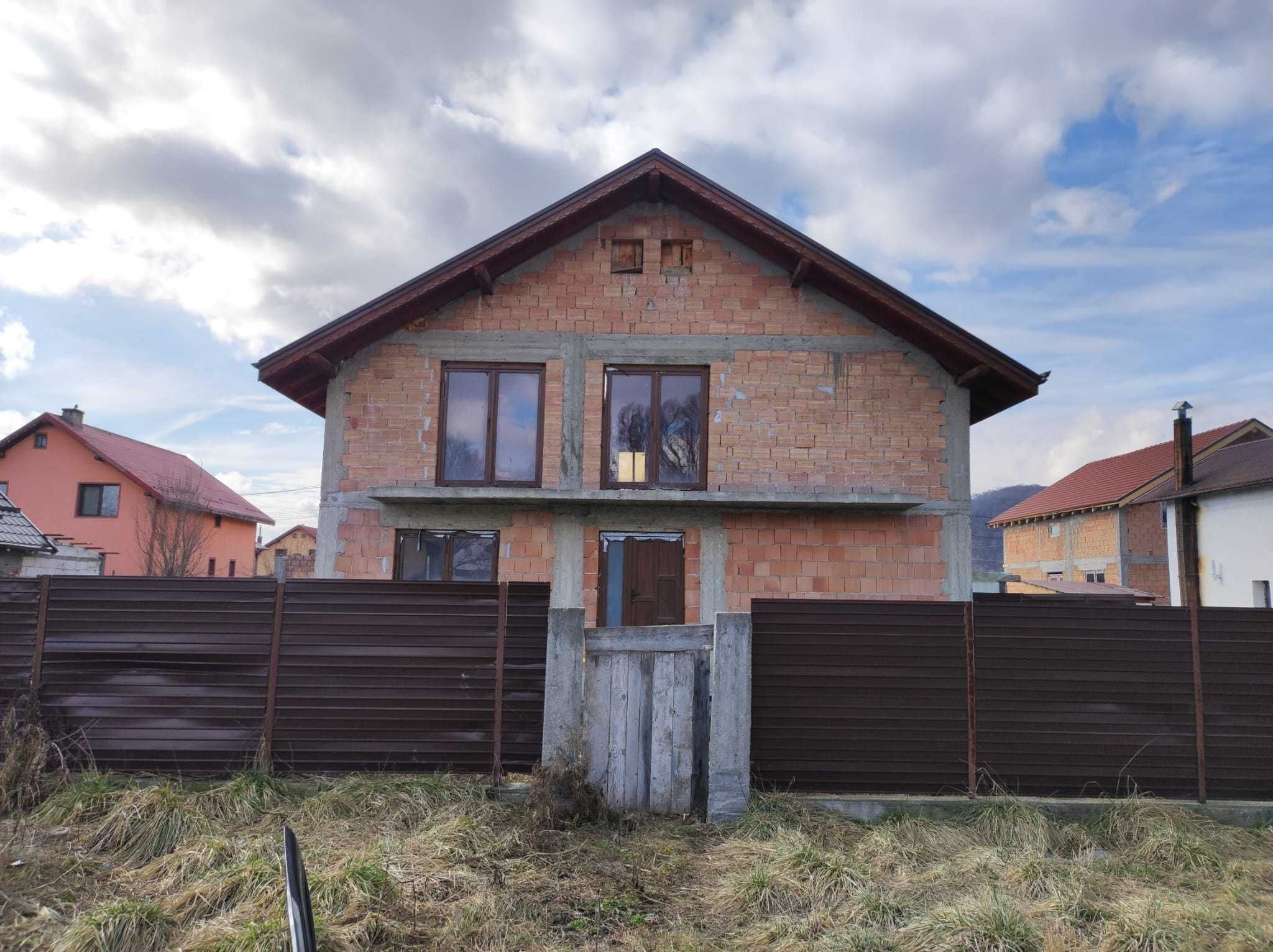 Casa la roșu de vanzare  in Hărman