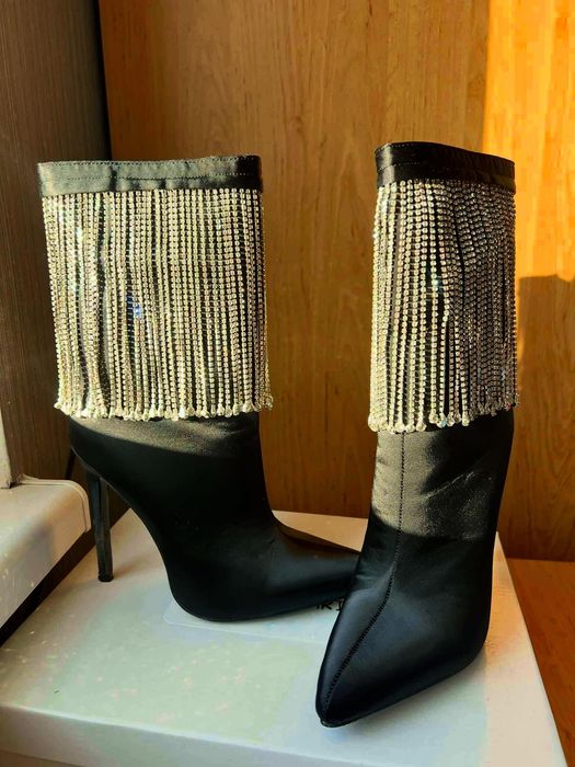 Обувки на ток с камъни