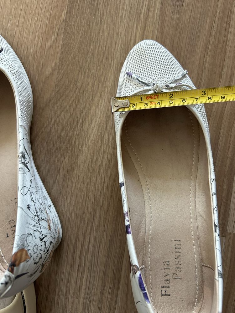 Pantofi de piele albi