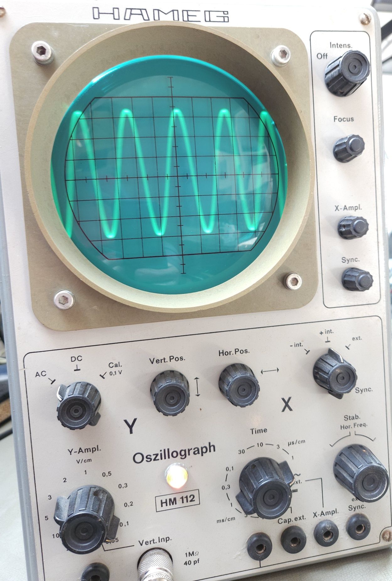 Osciloscop vintage cu lămpi Hameg HM112