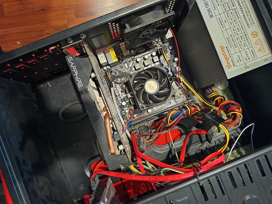 Unitate PC pentru piese