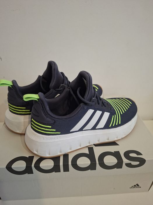 Vand Adidas Swift Run 23