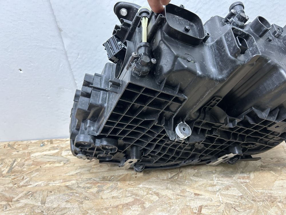 Far faruri bmw G70 seria 7 i7 full led dreapta 2023-2024