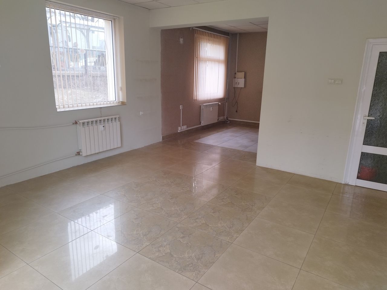 Дава се под наем Магазин в Перник, Рено - 40 кв.м за 280.5 € - Снимка #7