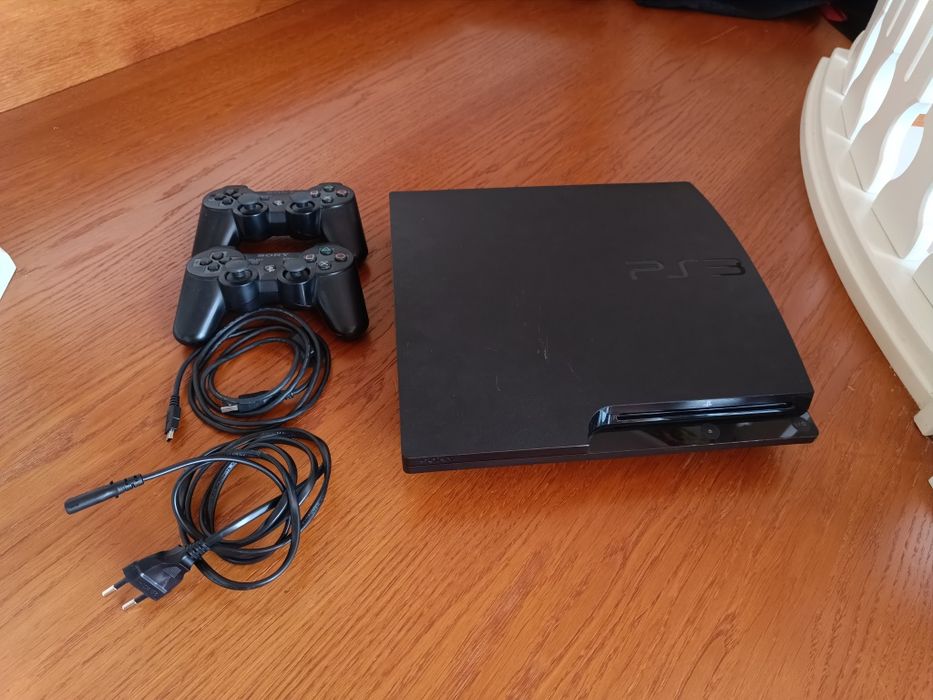 Playstation 3 / PS3 / 320 GB + 7 игри и 2 джойстика