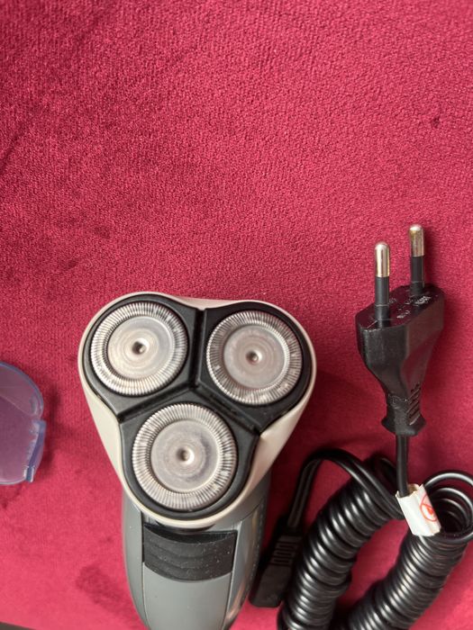 Aparas de ras Philips portabil