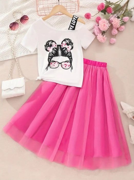 Продам новые костюмы для девочек