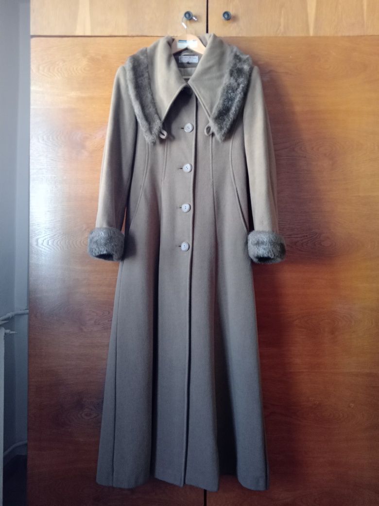 Palton de dama, lung, cu blanita, culoare bej, 80% lana, 20% poliamida