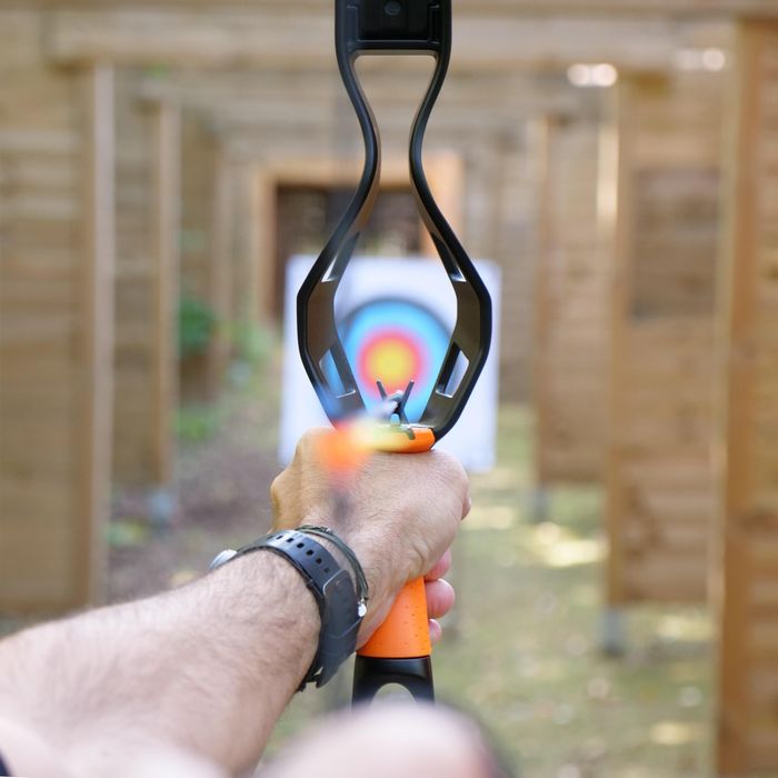 Продавам малко използван лък Discovery 300