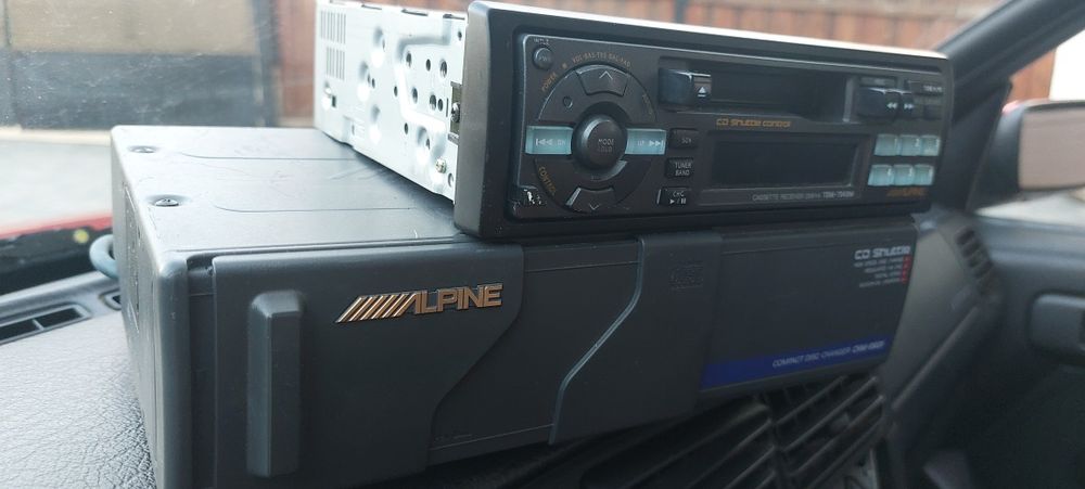 Vand Alpine TDM 7543M + magazie CD uri