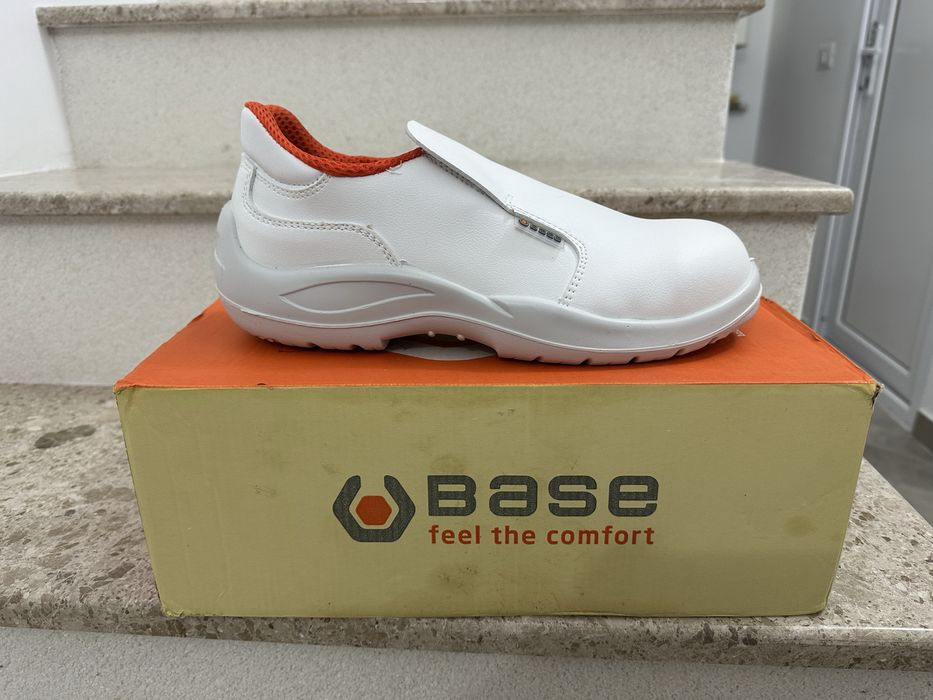 Bocanci lucru noi în cutie ,marca Base